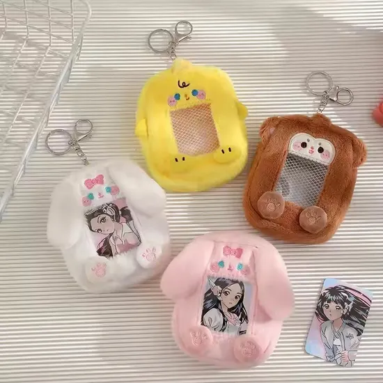 Distintivi di peluche personalizzati, spille di animali di peluche, custodie protettive per badge da esporre.
